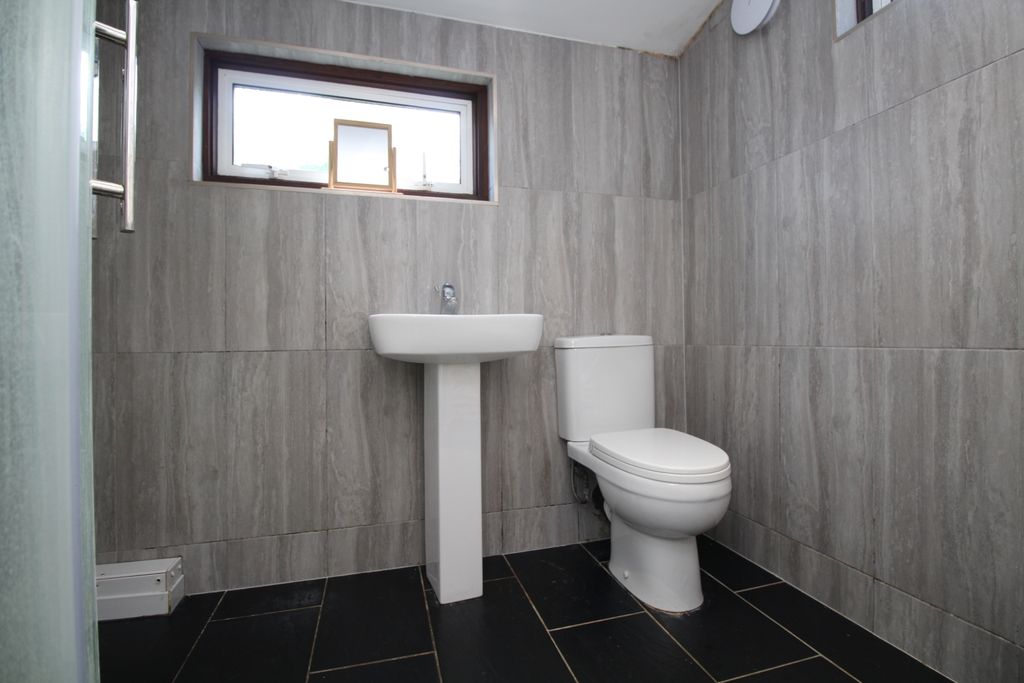 Property photo 3 of 12 7