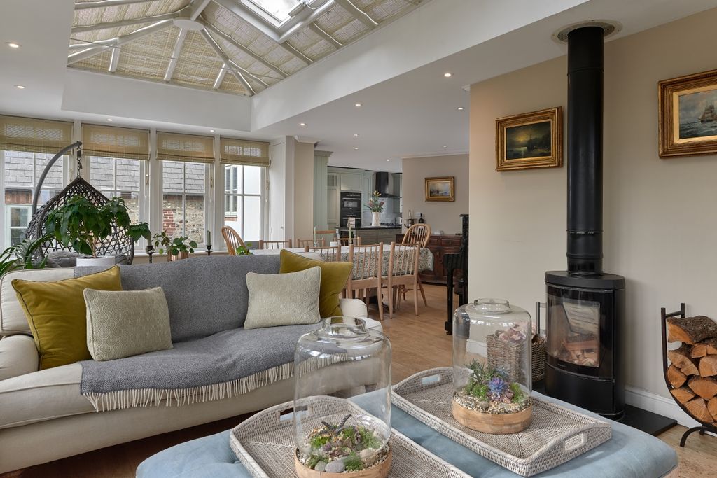 Property photo 2 of 27