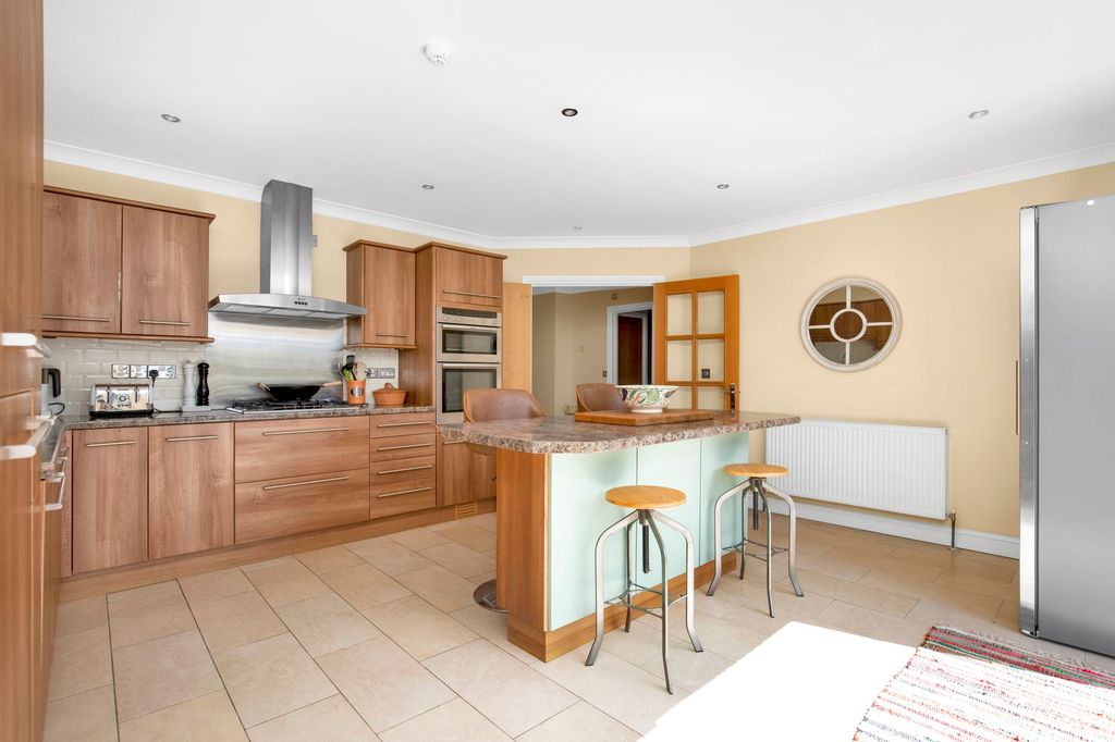 Property photo 3 of 24 Kitchen/ Breakfast Room