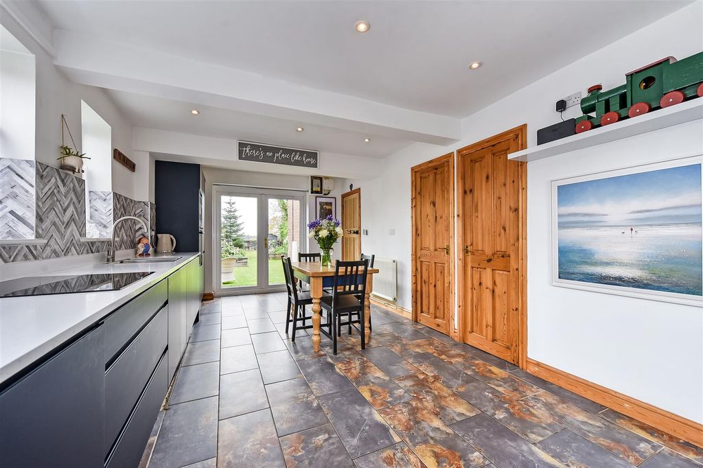 Property photo 3 of 30 Ph34_6290605.Jpg