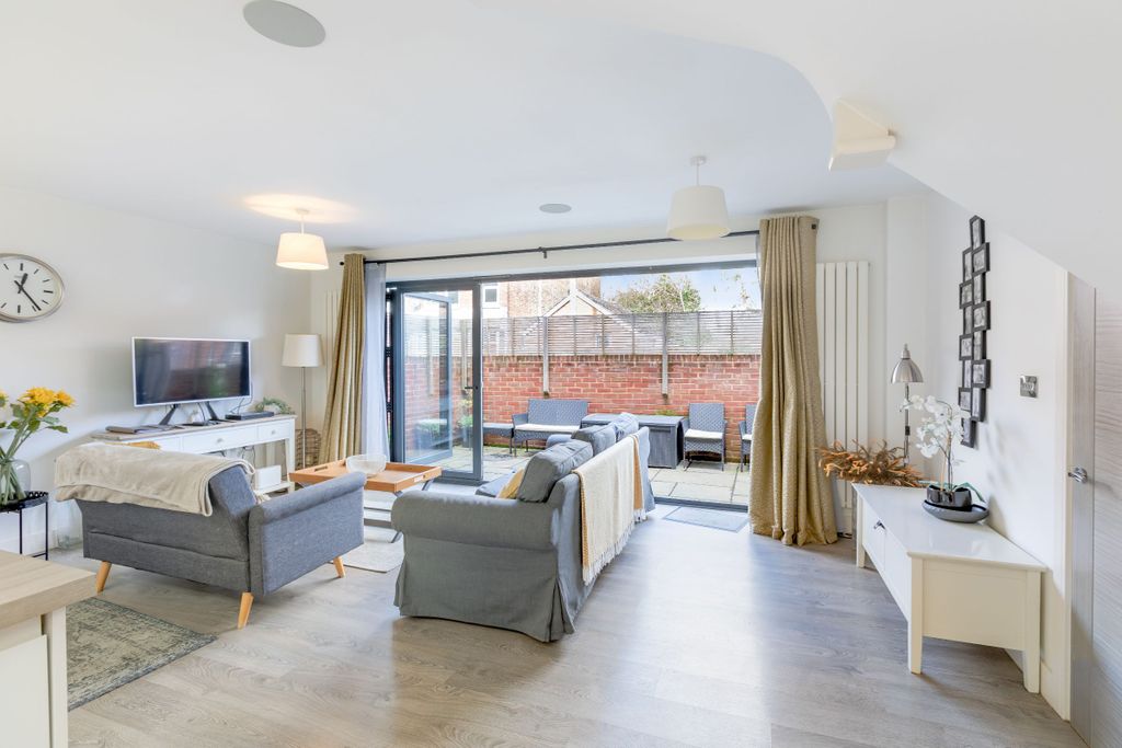 Property photo 2 of 21