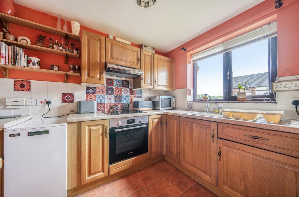 Property photo 2 of 18 -6A34Fedc98476-l-1478484-14-6A345d068c10B
