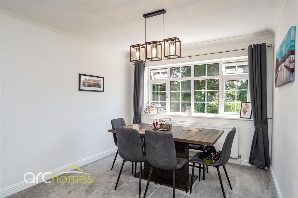 Property photo 3 of 29 Mere-8.Jpg