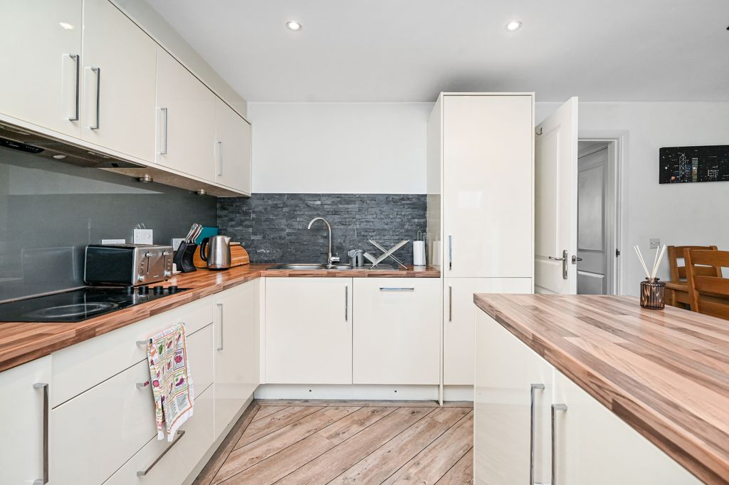 Property photo 3 of 17 Property Image 3