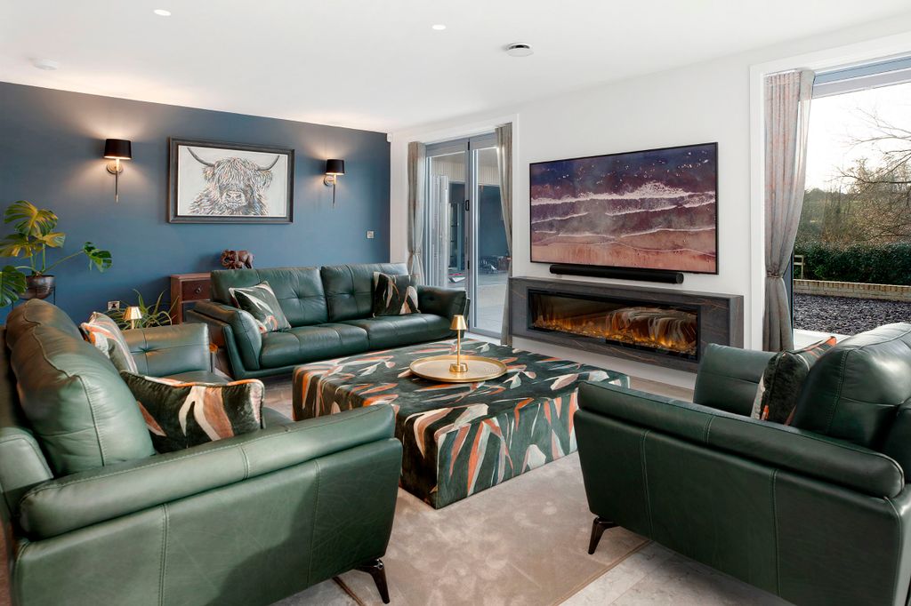 Property photo 3 of 11