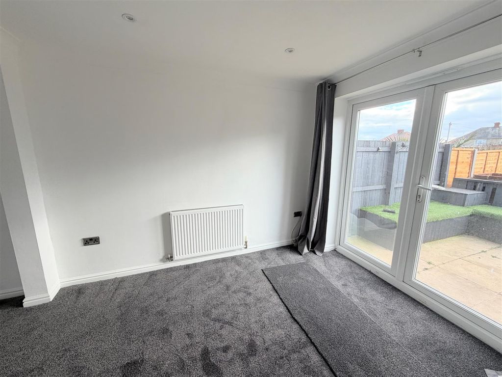 Property photo 3 of 12 Dining Area