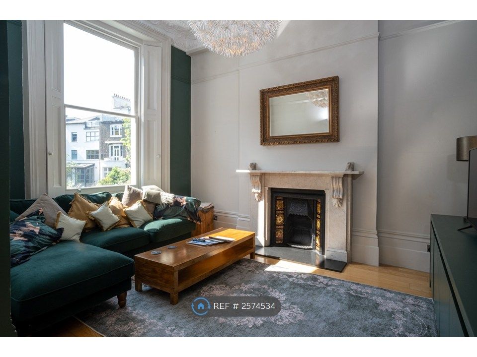 Property photo 1 of 10 Living Room