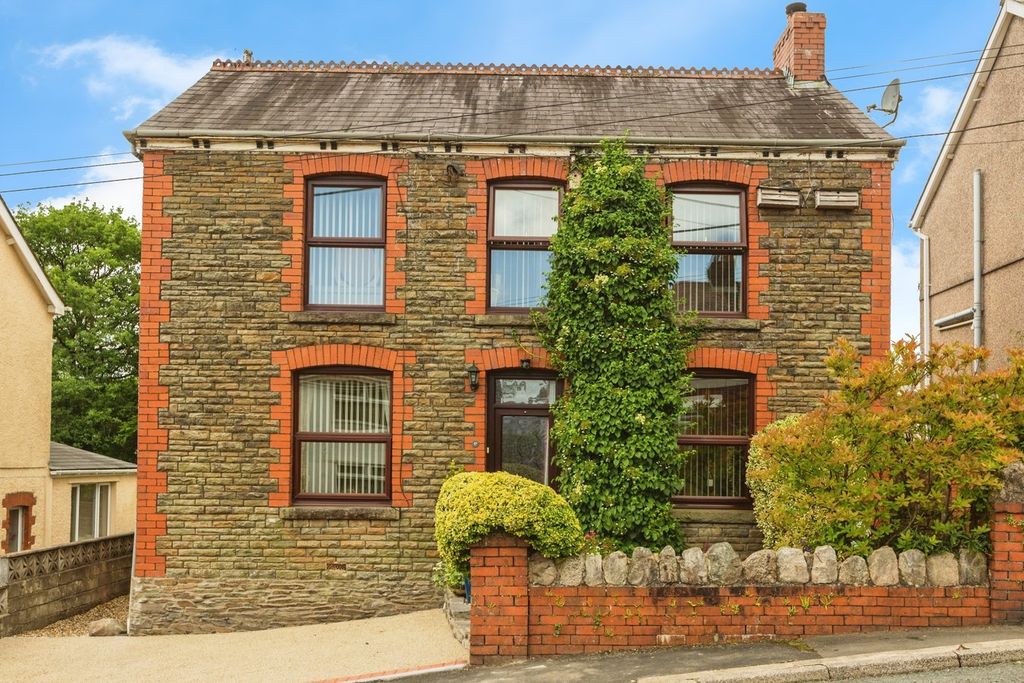 Property photo 1 of 25