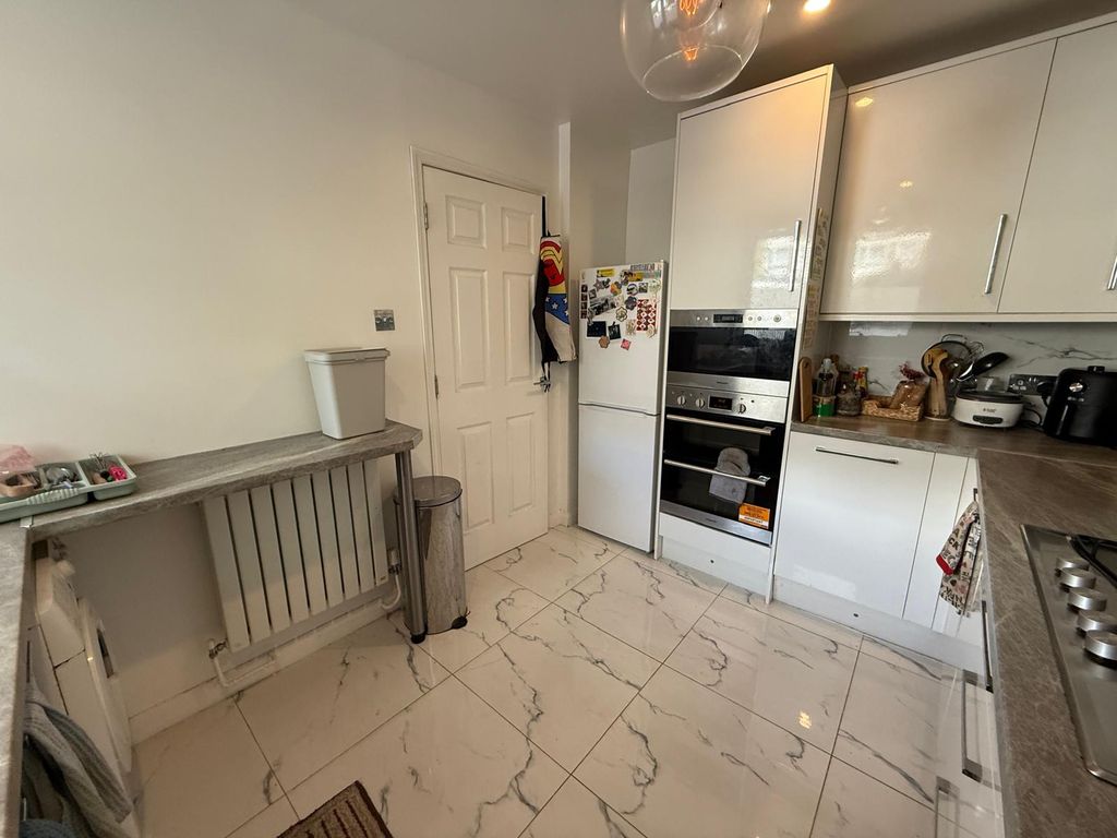 Property photo 3 of 27