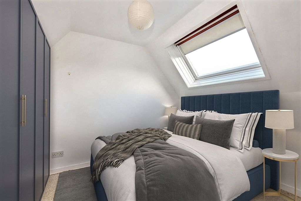 Property photo 3 of 27