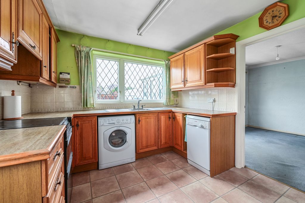 Property photo 2 of 11 29 Lambert Crescent (1)