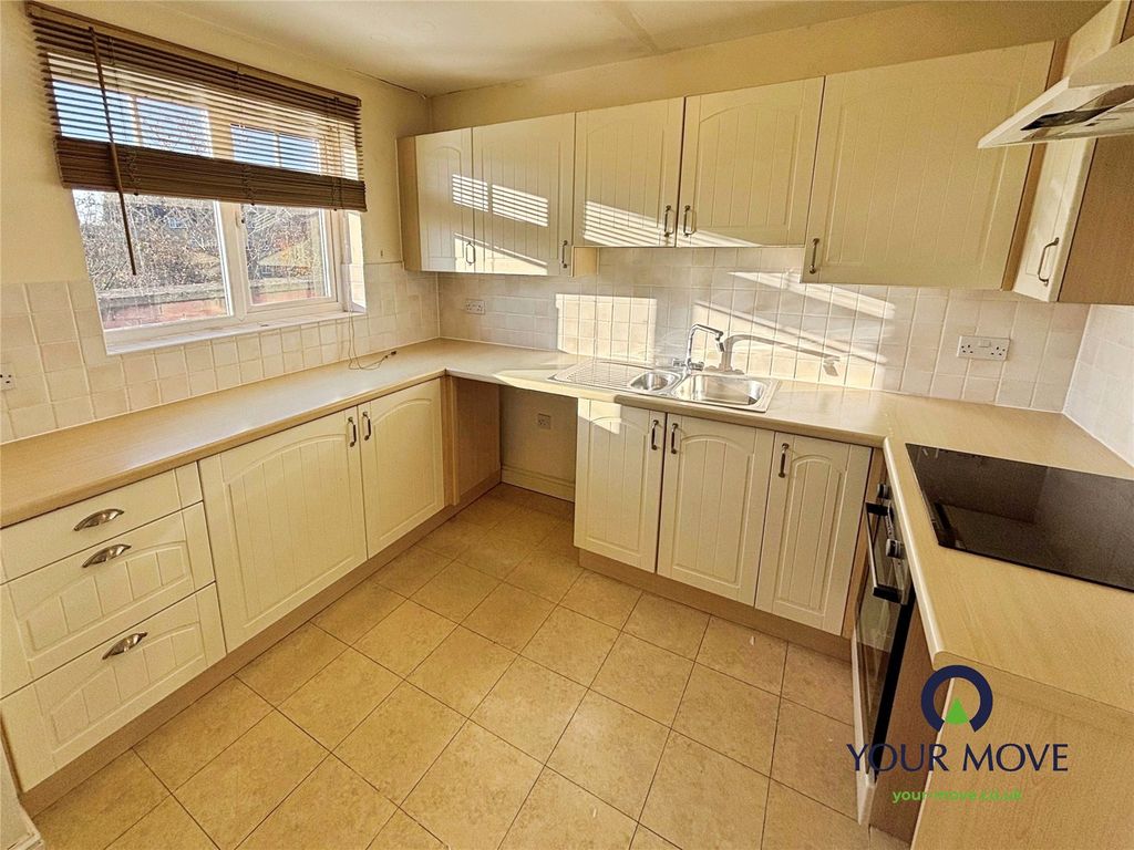 Property photo 3 of 8 Kitchen