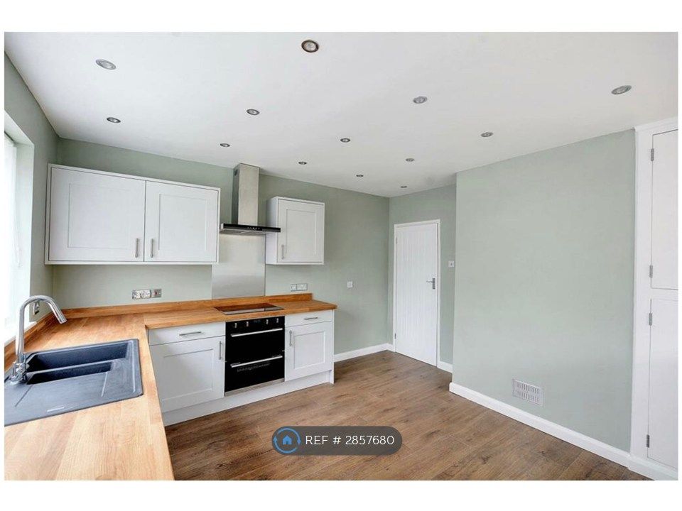 Property photo 3 of 16 Kitchen