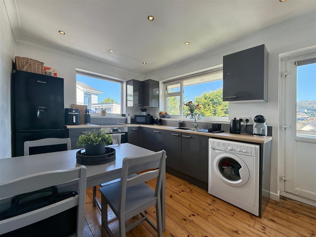 Property photo 3 of 10 Kitchen Diner.Jpg