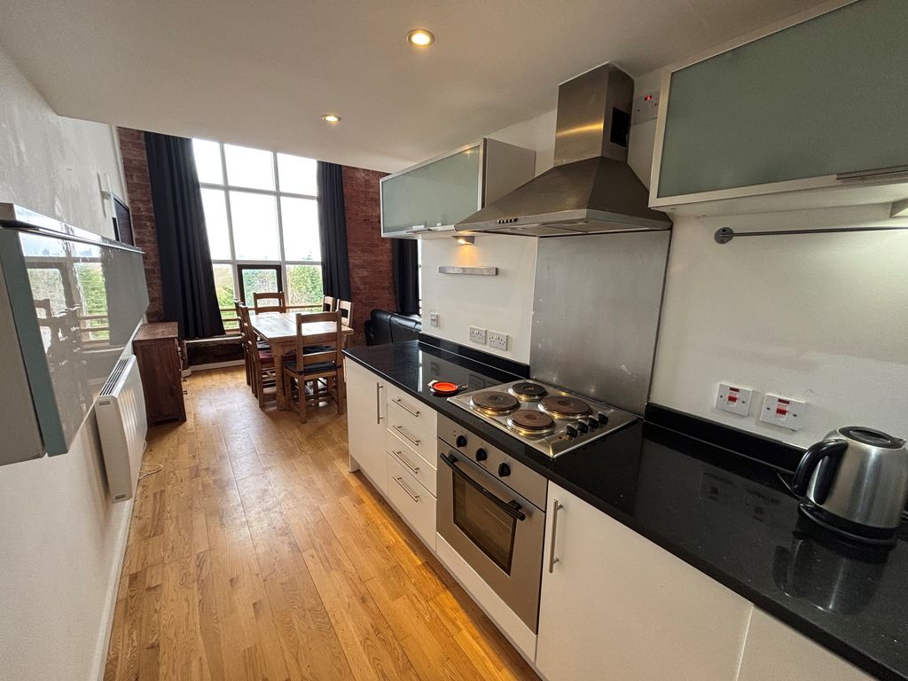 Property photo 3 of 11 Kitchen