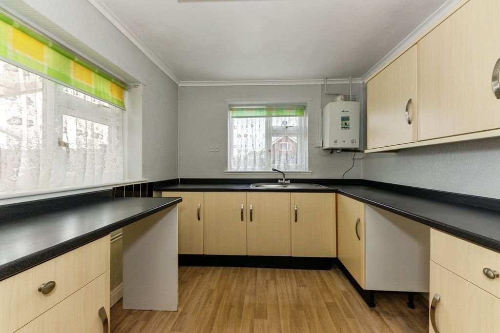 Property photo 3 of 16 Kitchen