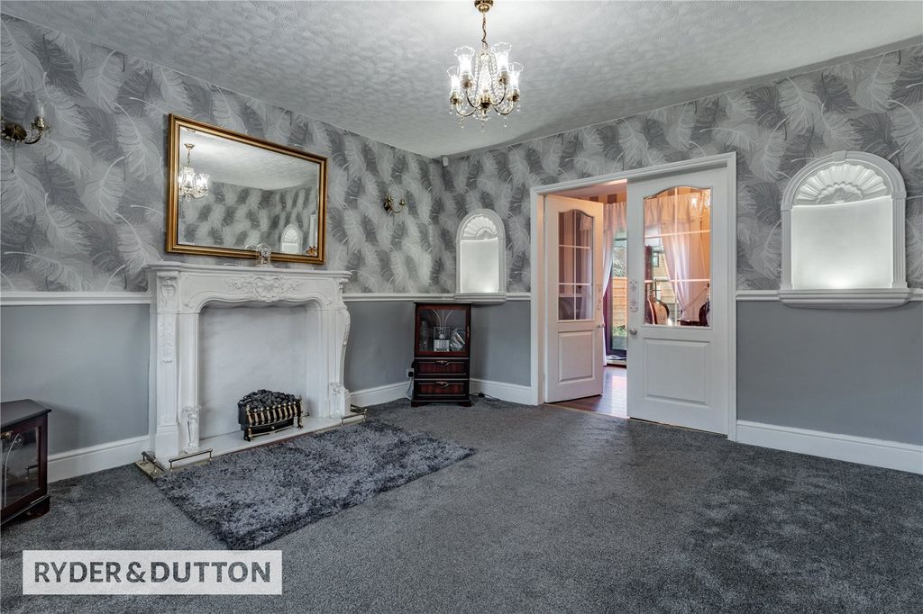 Property photo 3 of 22 Lounge