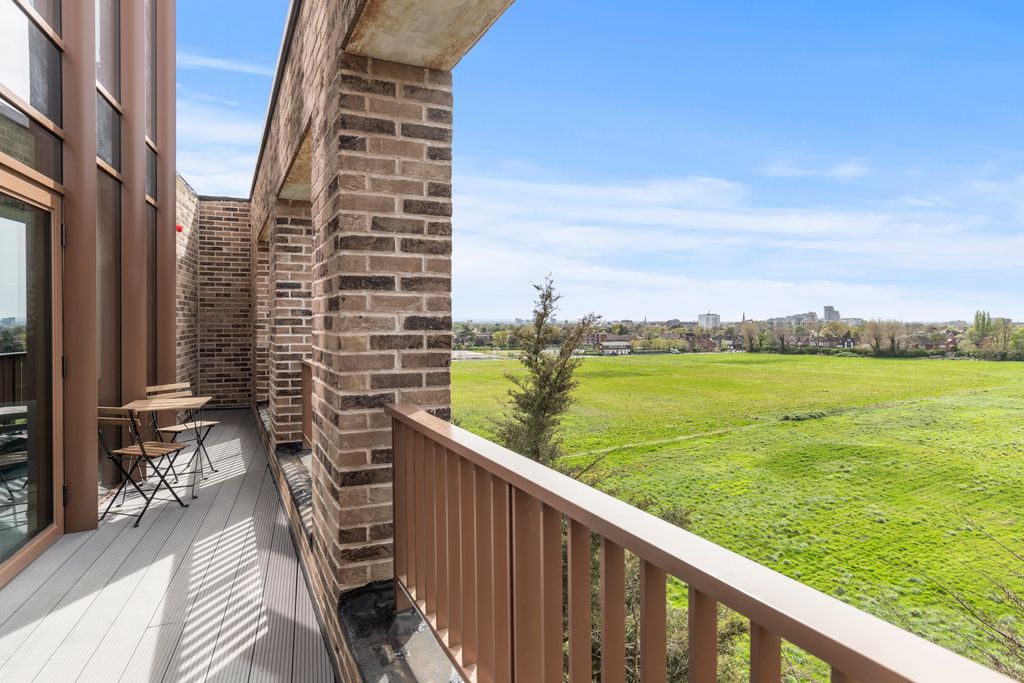 Property photo 1 of 1