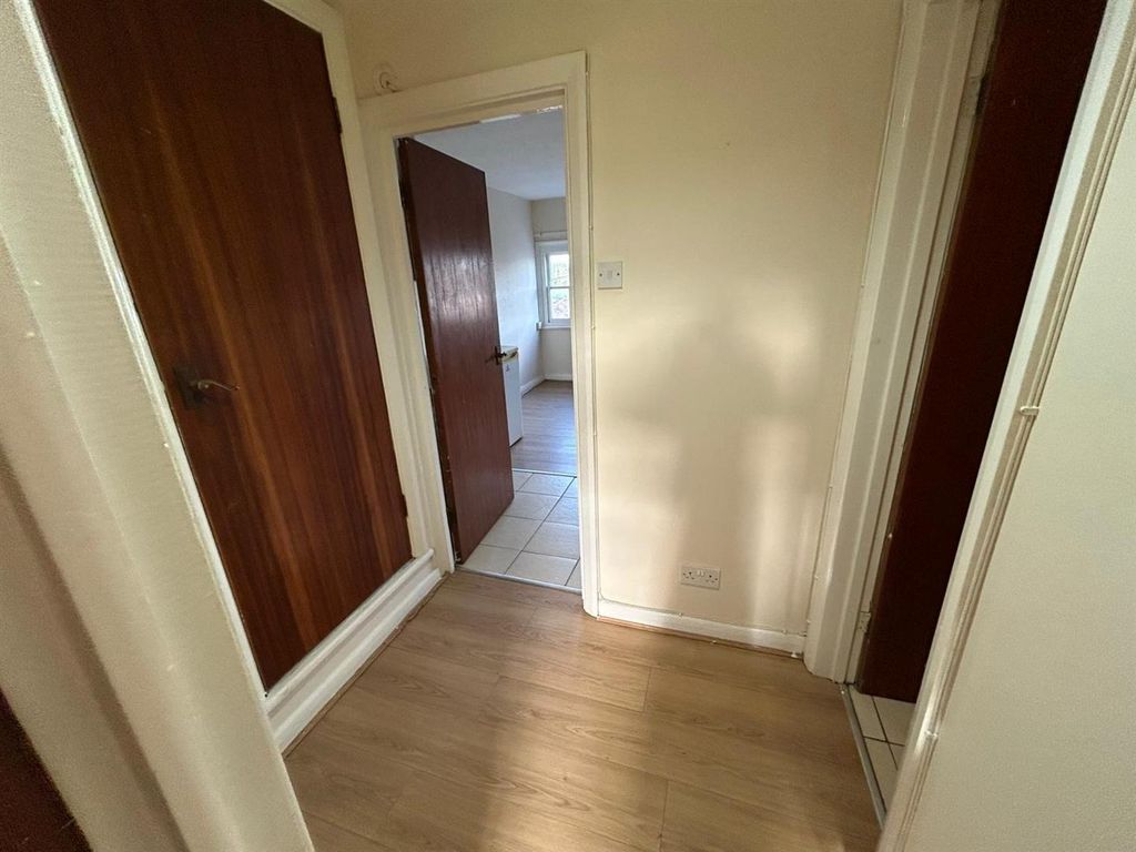 Property photo 3 of 6 98B5ba74-De8E-4Ff9-Ade3-4Bb7E114A63d.Jpg