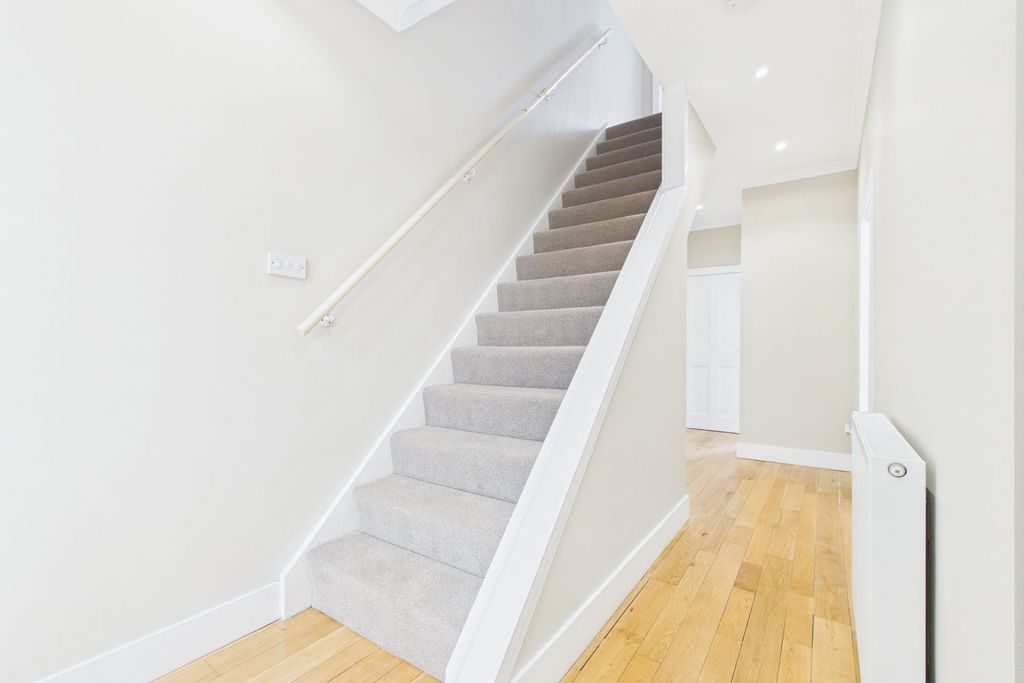 Property photo 3 of 15 Hall