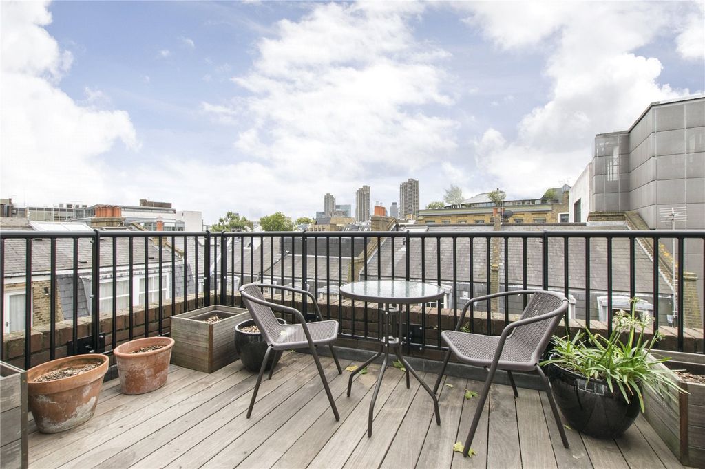 Property photo 3 of 10 Terrace