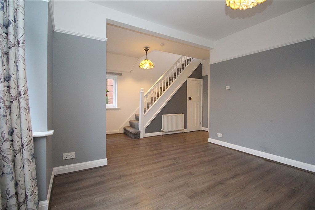 Property photo 3 of 20 Lounge