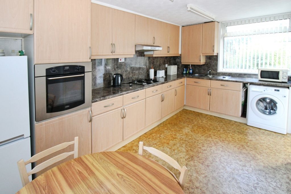 Property photo 3 of 13 Dining Kitchen