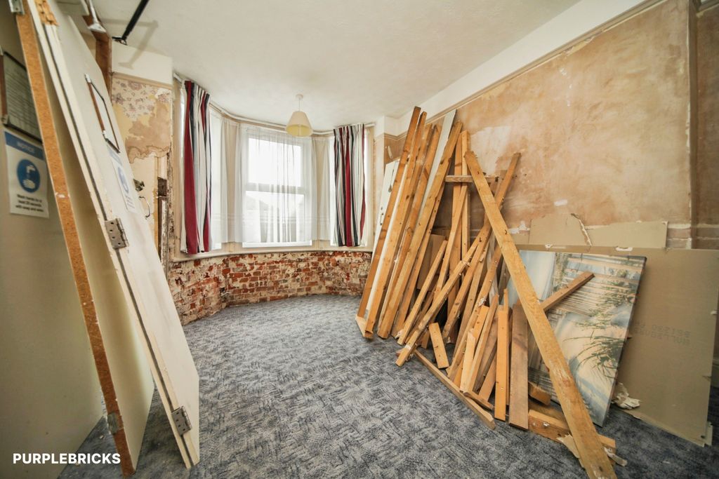 Property photo 2 of 25