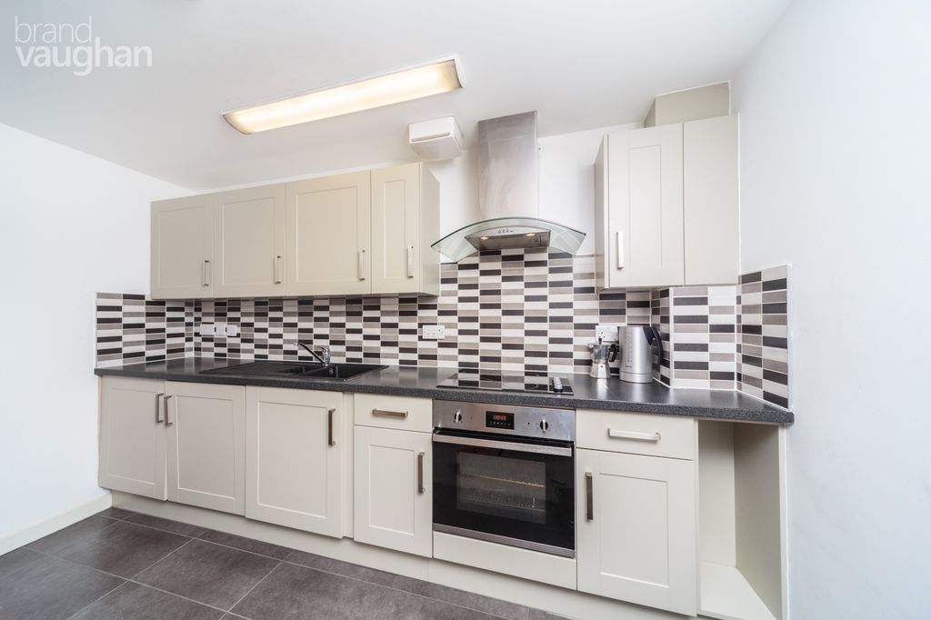 Property photo 1 of 4 Kitchen