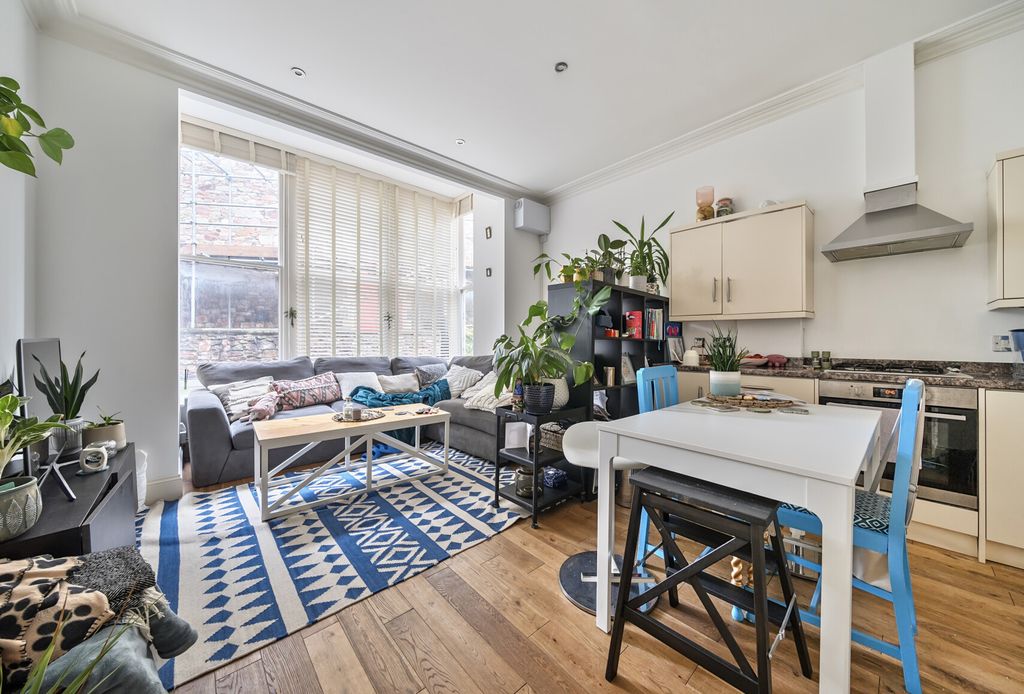 Property photo 2 of 10 1347088-11-68c40E...