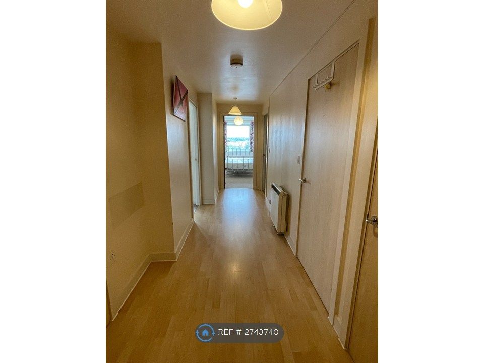 Property photo 2 of 9 Hallway