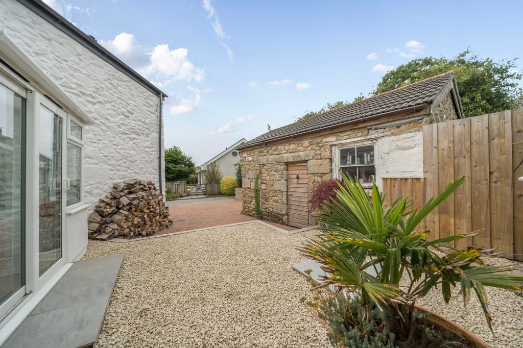 Property photo 2 of 22