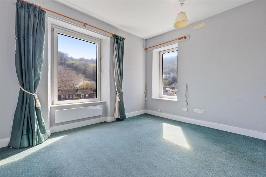 Property photo 3 of 12 A06 - Flat 1 Hillside Court - 250404.Jpg