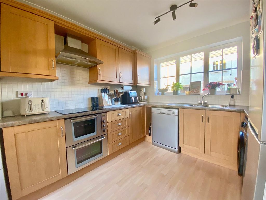 Property photo 3 of 41