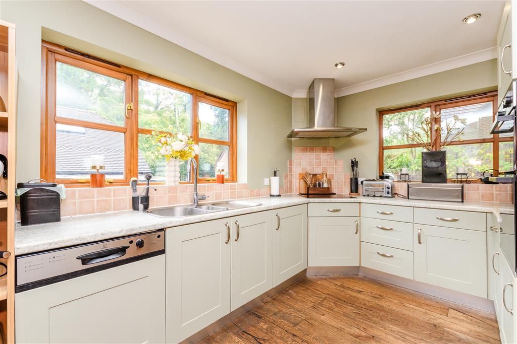 Property photo 3 of 15 Kitchen