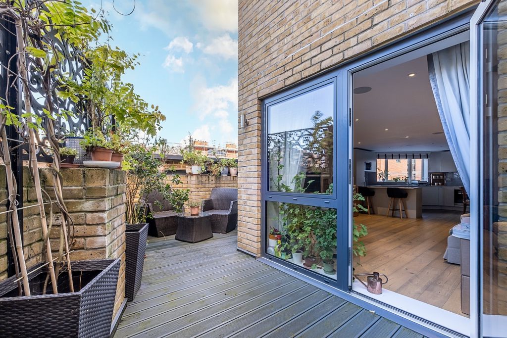 Property photo 2 of 19 Ashburnham-Mews-19