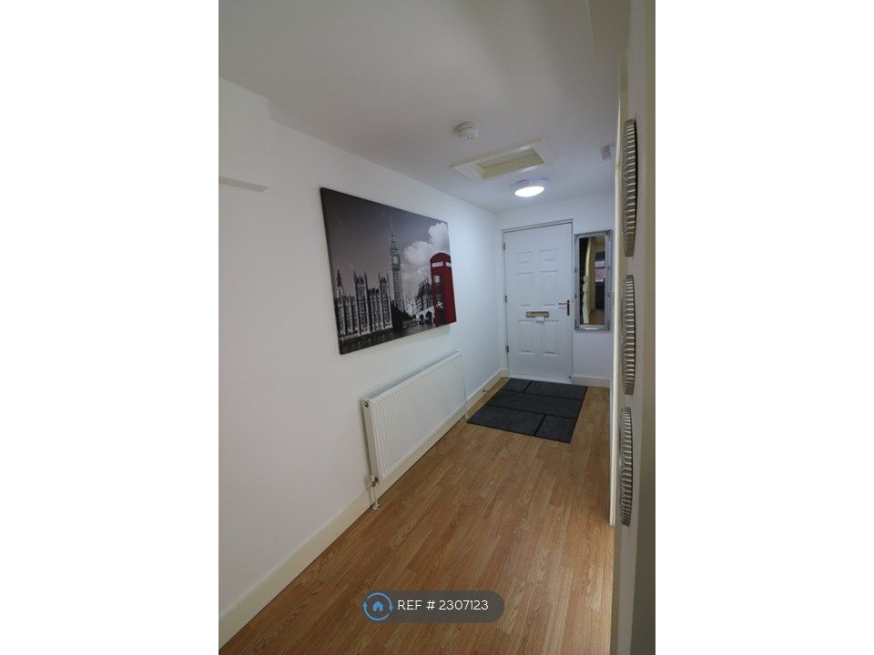Property photo 3 of 27 Ground Floor Hallway