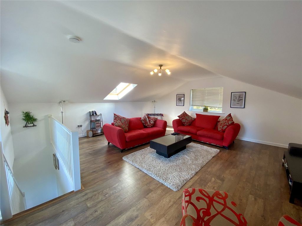 Property photo 3 of 16 Picture No. 12