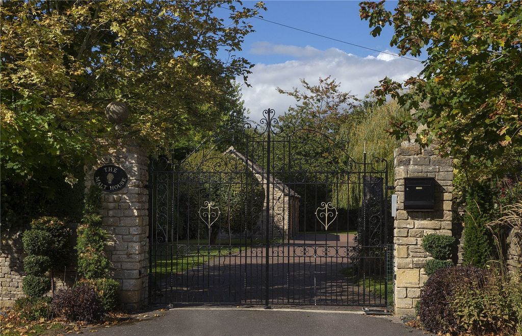 Property photo 1 of 15 Entrance
