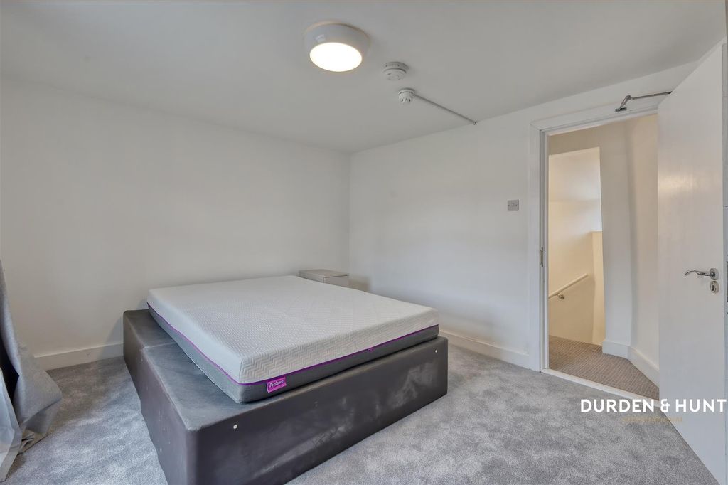 Property photo 3 of 12 Osborne Street
