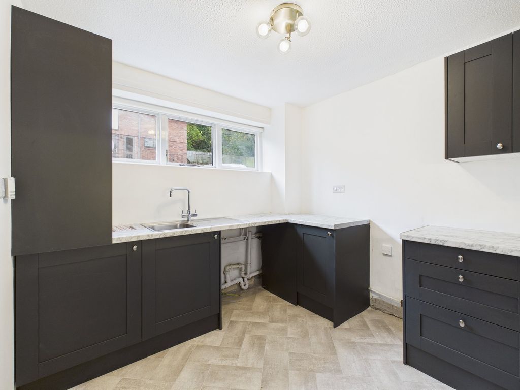 Property photo 2 of 11 Kitchen