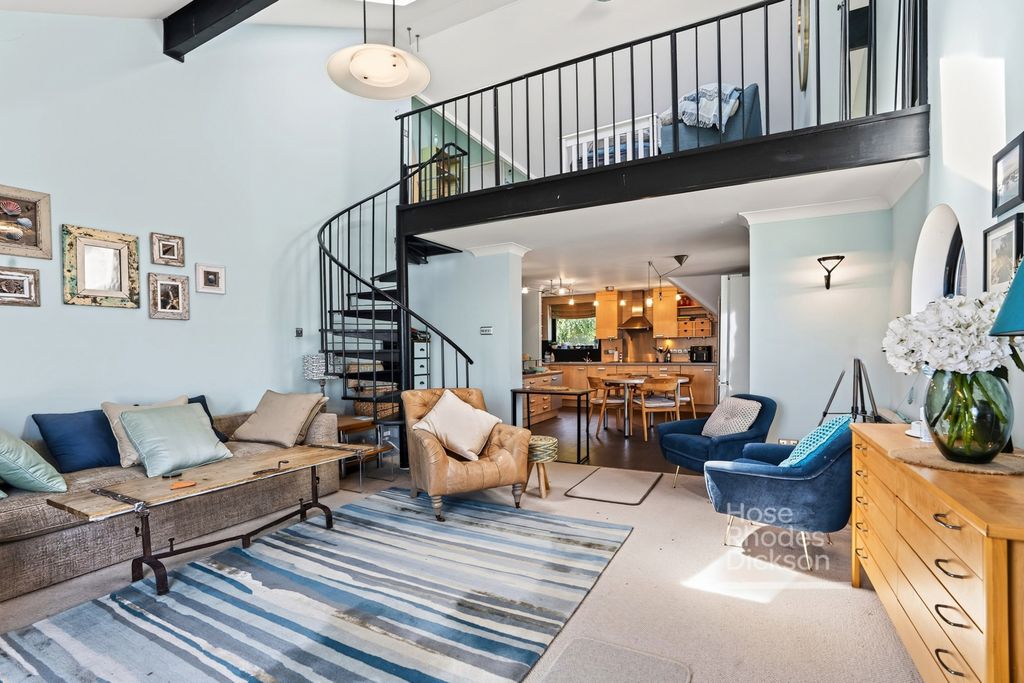 Property photo 3 of 19 Pbox-Img.Jpg
