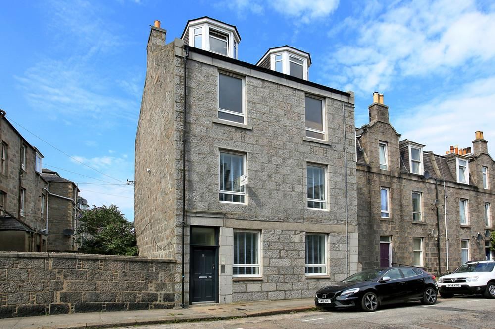 Property photo 3 of 12 10 Lamond