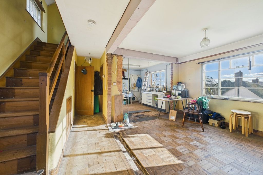 Property photo 2 of 21