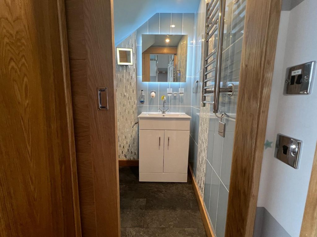 Property photo 1 of 32 WC