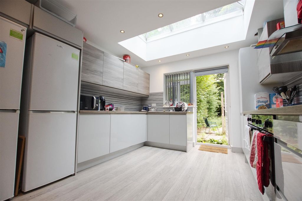 Property photo 3 of 13 Approach