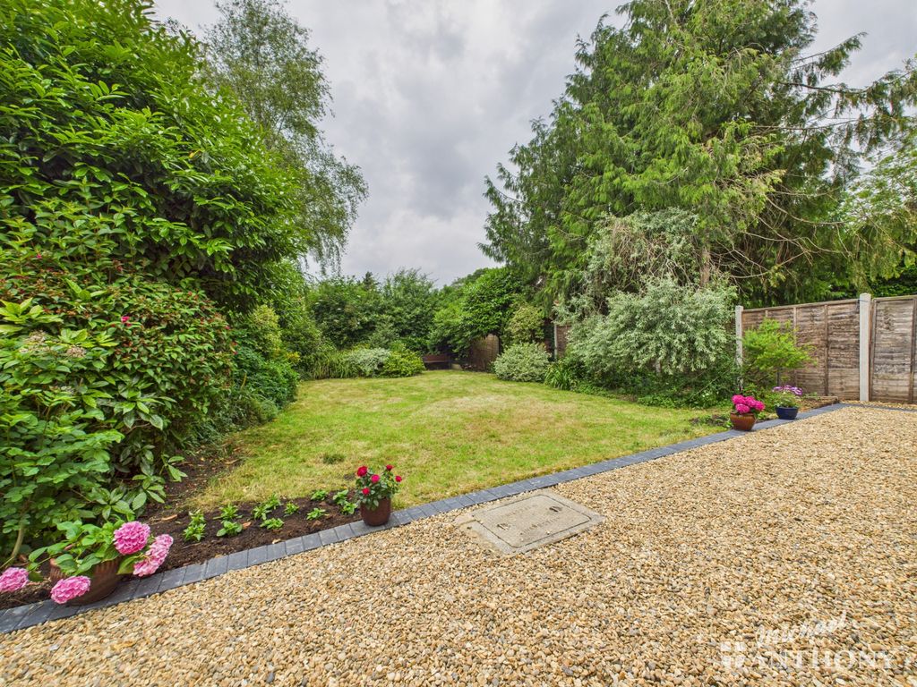 Property photo 3 of 13 Cam03852G0-Pr0315-Still014