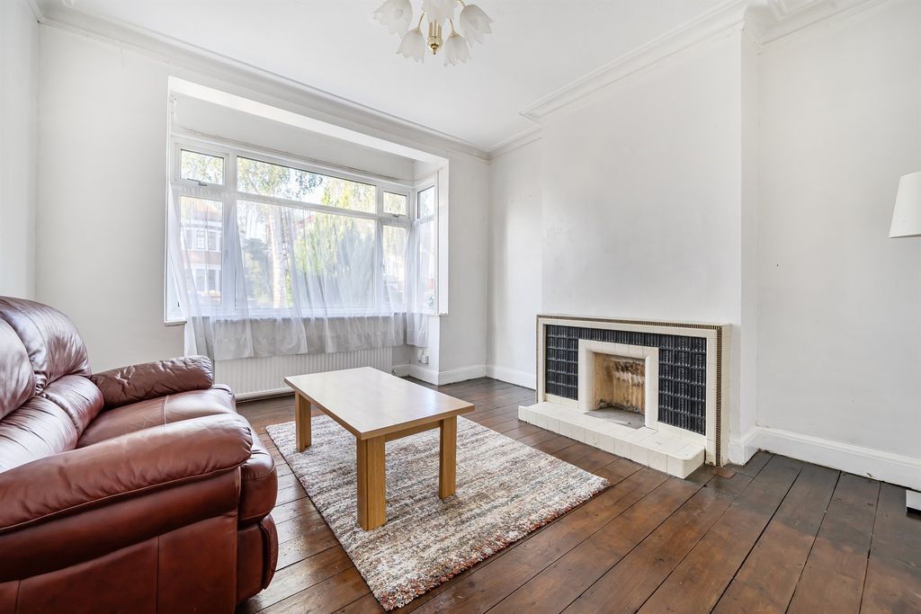 Property photo 3 of 11