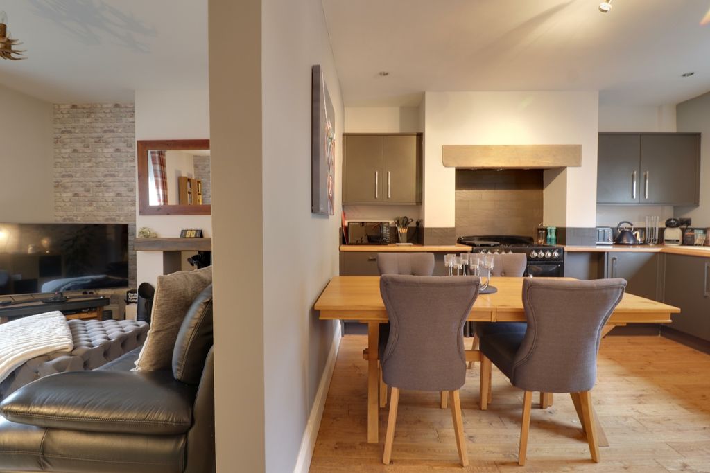 Property photo 3 of 26 Kitchen