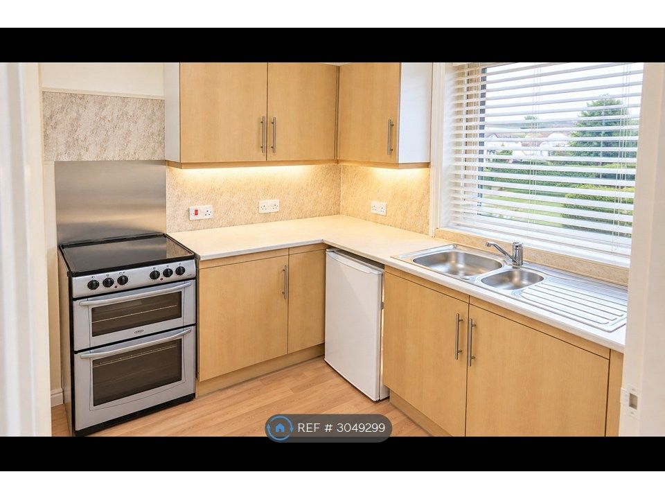 Property photo 2 of 8 Kitchen 2